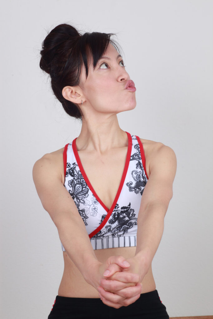 Fumiko Takatsu doing a Face Yoga exercise Swan Neck and showing how to lose neck fat